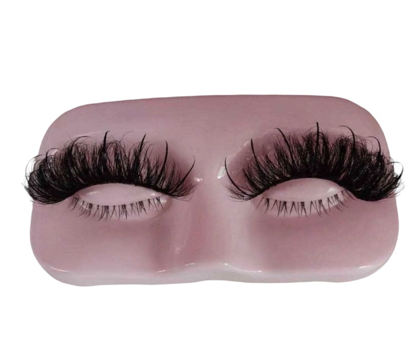 Mega Volume Wispy Cat Eye Lash